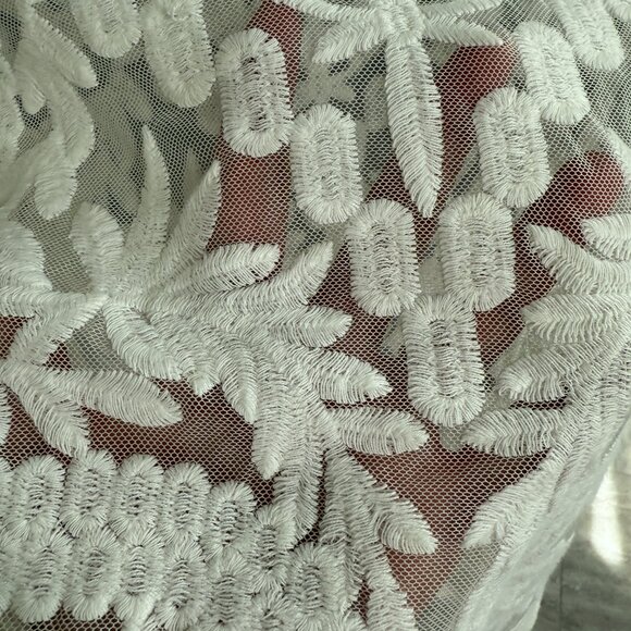 Laundry by Shelli Segal White Embroidered Lace Sheer Blouse – Size M - Picture 4 of 4